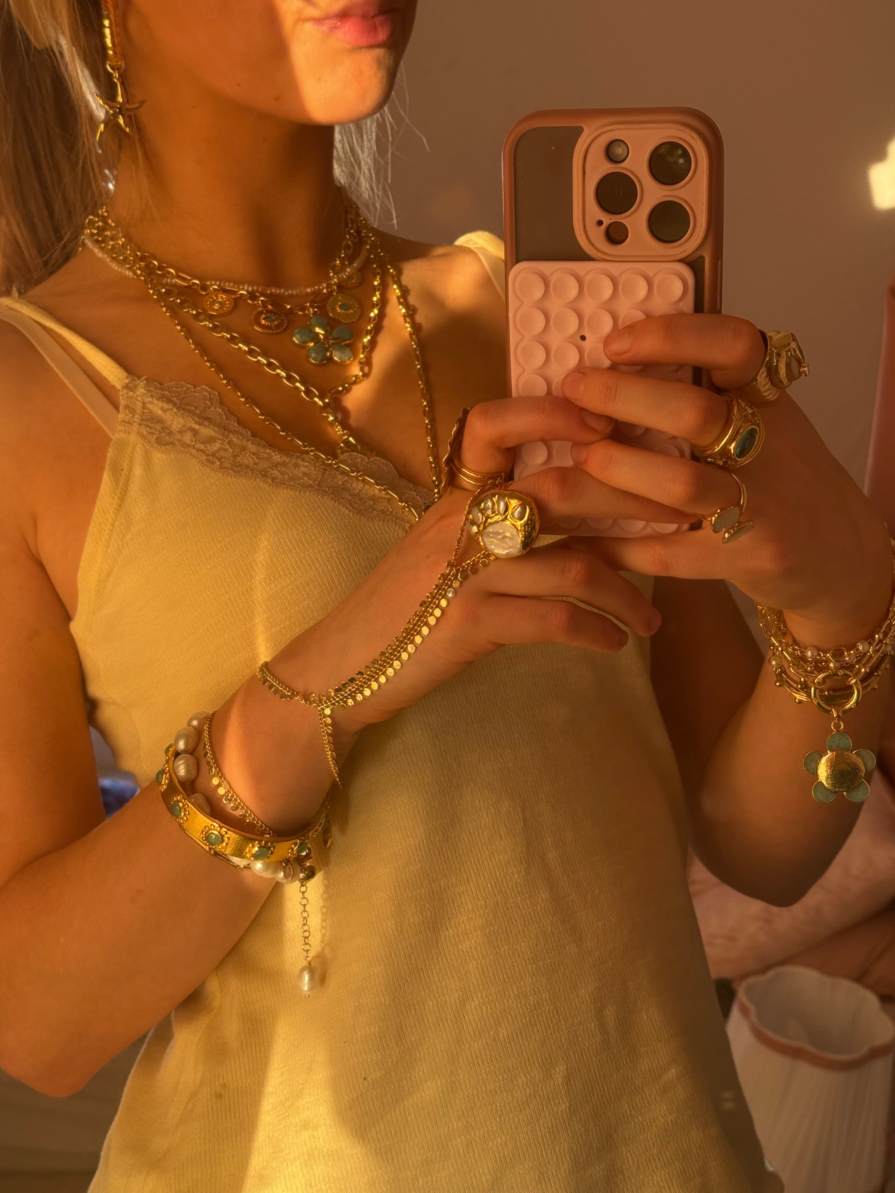 Sequin Hand Chain in Gold